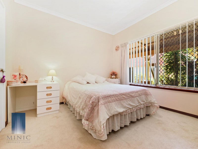 8 Tricourt Grove, Riverton WA 6148