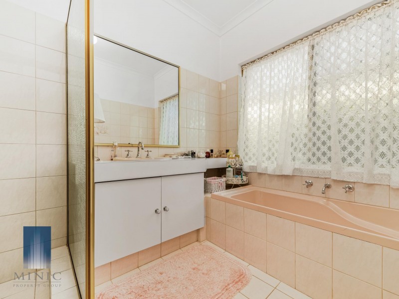 8 Tricourt Grove, Riverton WA 6148