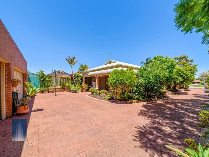 8 Tricourt Grove, Riverton WA 6148