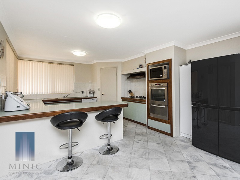 4 Burtonia Place, Canning Vale WA 6155