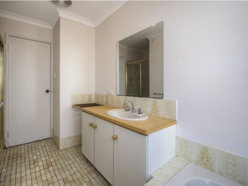 11 Bamlett Street, Mount Nasura WA 6112