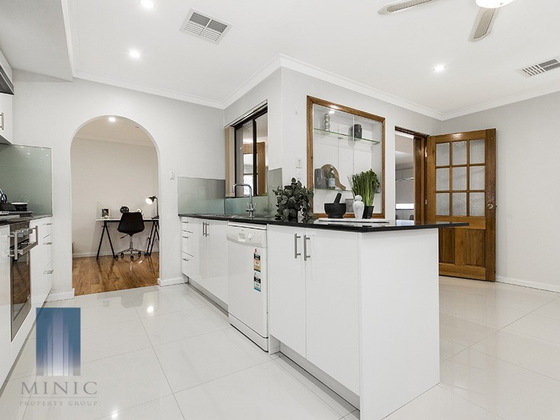 411 High Road, Parkwood WA 6147