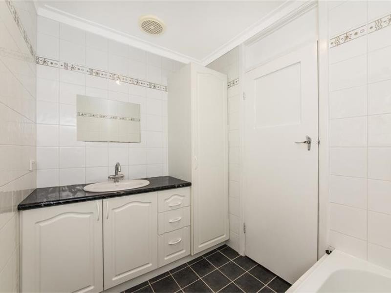9 Oscar Street, Armadale WA 6112