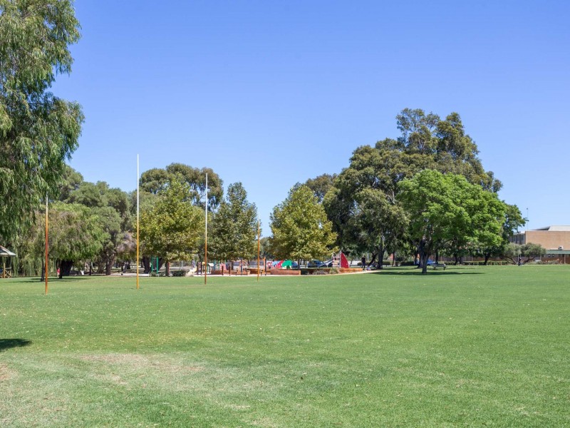 45C Cross Street, Queens Park WA 6107