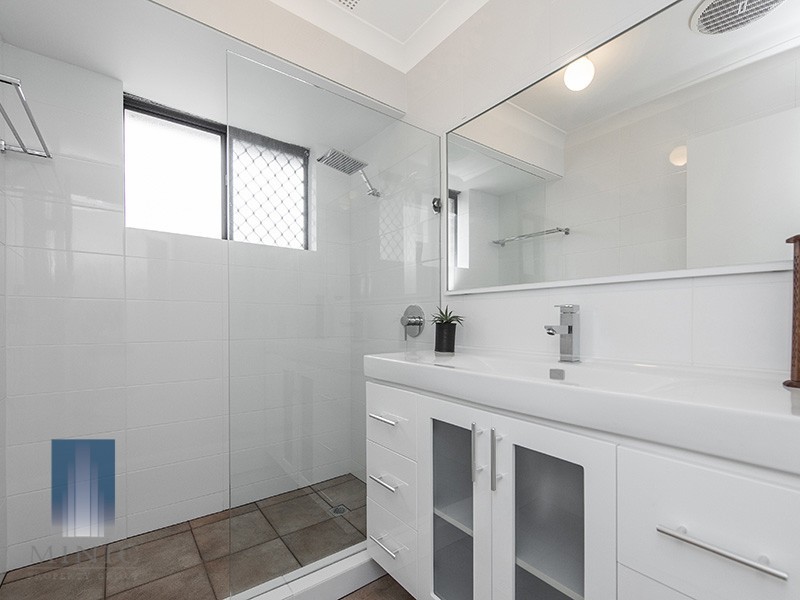 1/6 Surrey Road, Wilson WA 6107