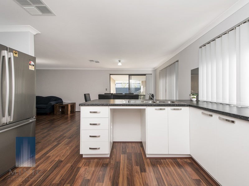 16 Nikon Road, Harrisdale WA 6112