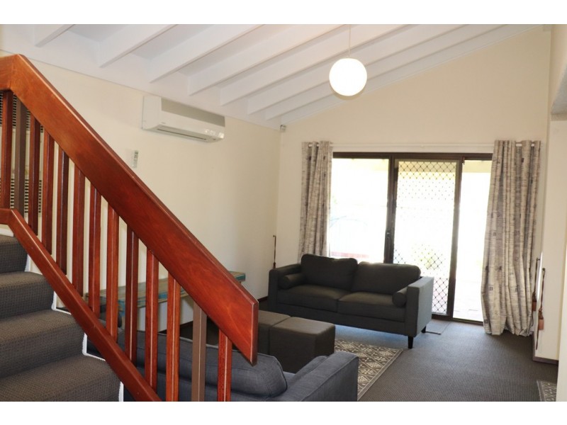 6/6 Mount Henry Road, Como WA 6152