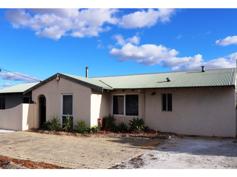 1 Thornlie Avenue, Thornlie WA 6108