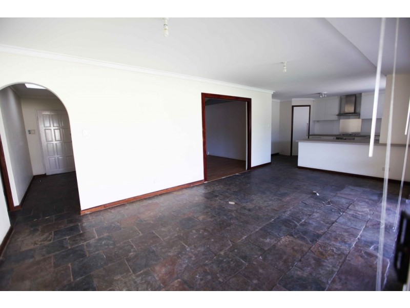 1 Thornlie Avenue, Thornlie WA 6108