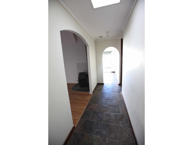 1 Thornlie Avenue, Thornlie WA 6108