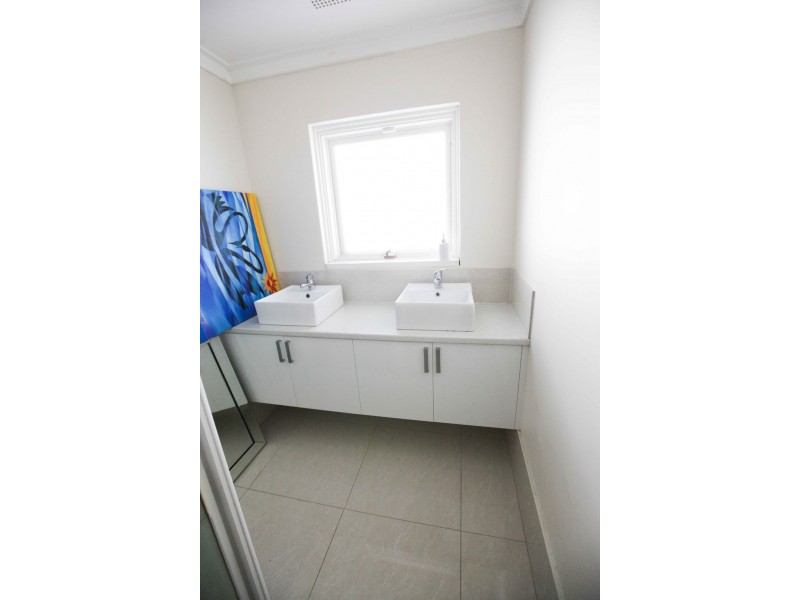 1 Thornlie Avenue, Thornlie WA 6108