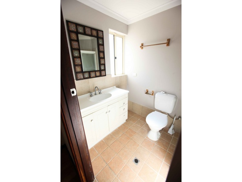 1 Thornlie Avenue, Thornlie WA 6108