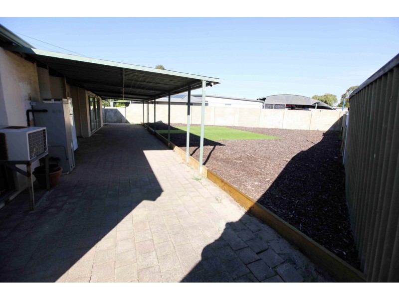 1 Thornlie Avenue, Thornlie WA 6108