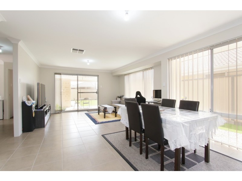 117 Monticello Parkway, Piara Waters WA 6112