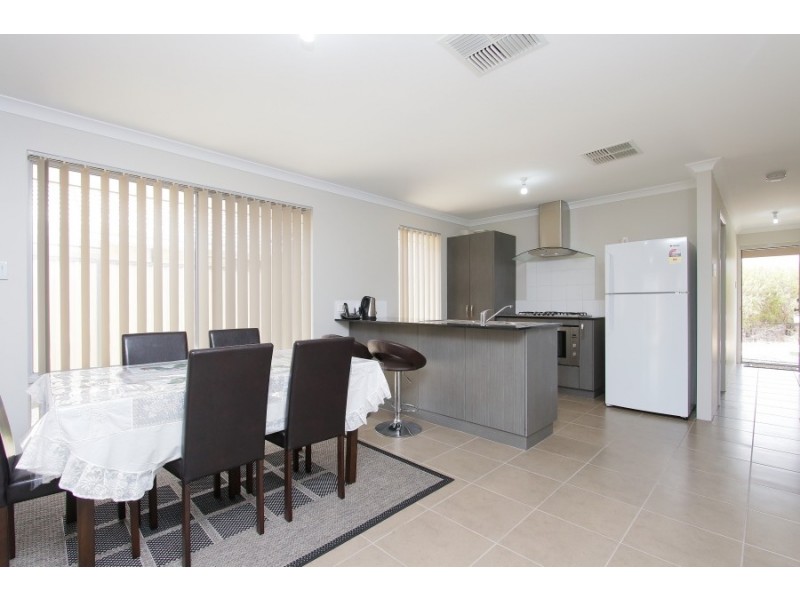 117 Monticello Parkway, Piara Waters WA 6112