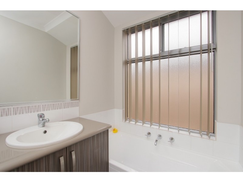 117 Monticello Parkway, Piara Waters WA 6112