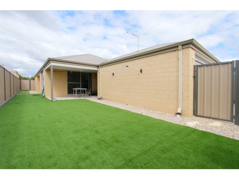 117 Monticello Parkway, Piara Waters WA 6112