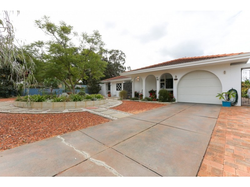 12 Pudney Place, Orelia WA 6167