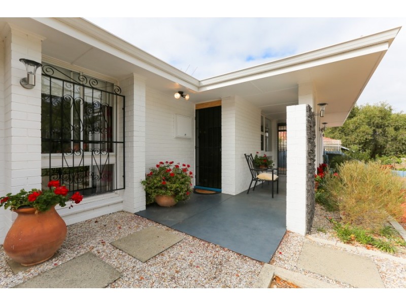 12 Pudney Place, Orelia WA 6167