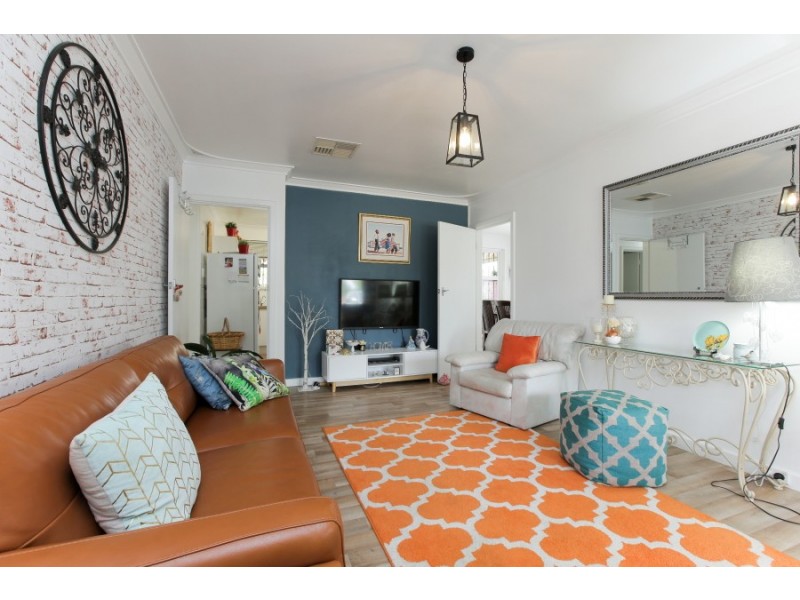 12 Pudney Place, Orelia WA 6167