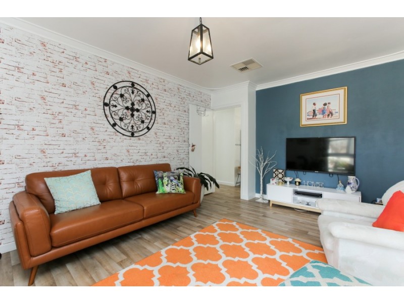 12 Pudney Place, Orelia WA 6167