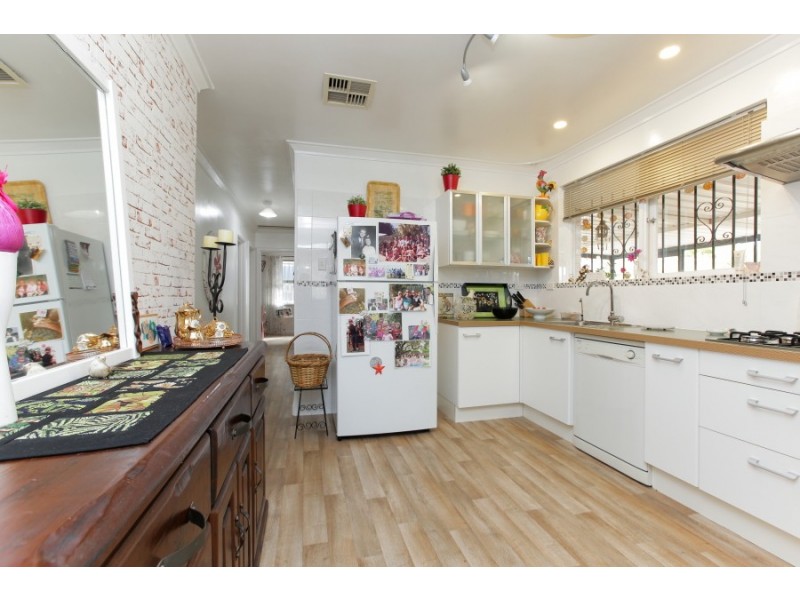 12 Pudney Place, Orelia WA 6167