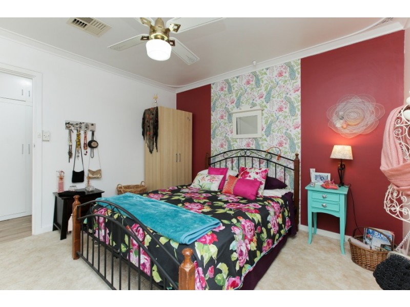 12 Pudney Place, Orelia WA 6167