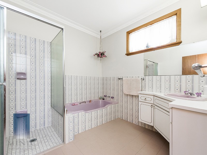 6 Barmond Road, Cannington WA 6107