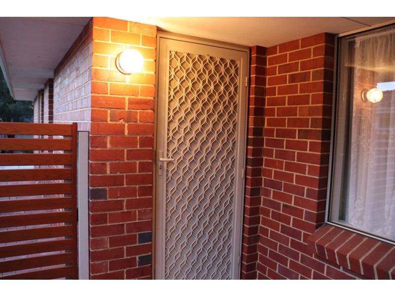 18 Davilak Crescent, Manning WA 6152