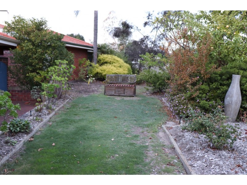 18 Davilak Crescent, Manning WA 6152