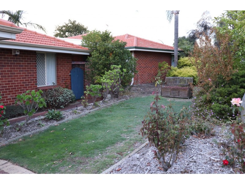 18 Davilak Crescent, Manning WA 6152