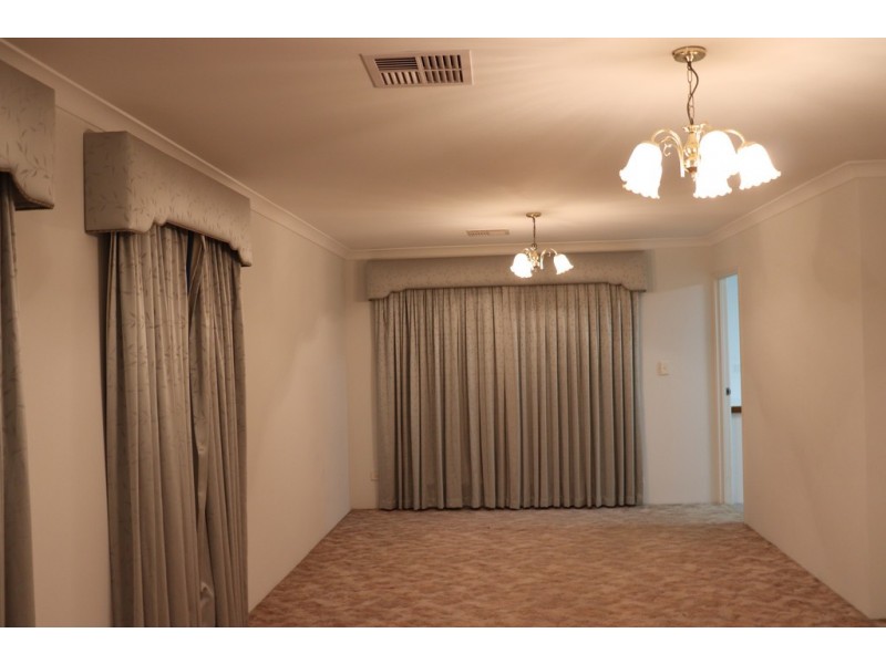 18 Davilak Crescent, Manning WA 6152