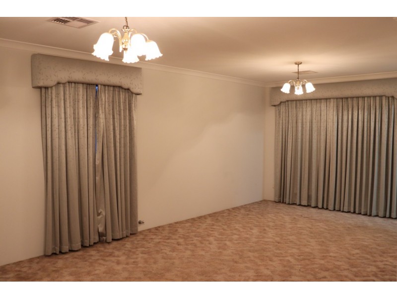 18 Davilak Crescent, Manning WA 6152