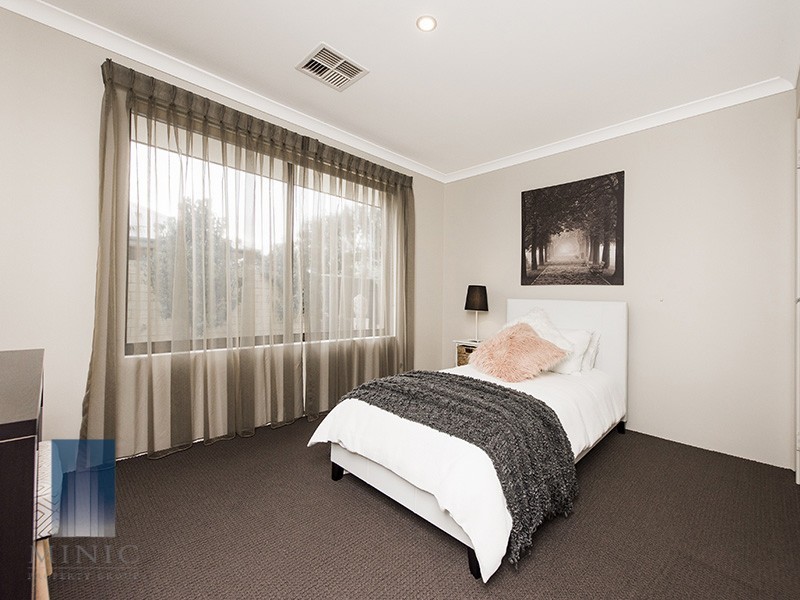 32 Anthus Corner, Waterford WA 6152