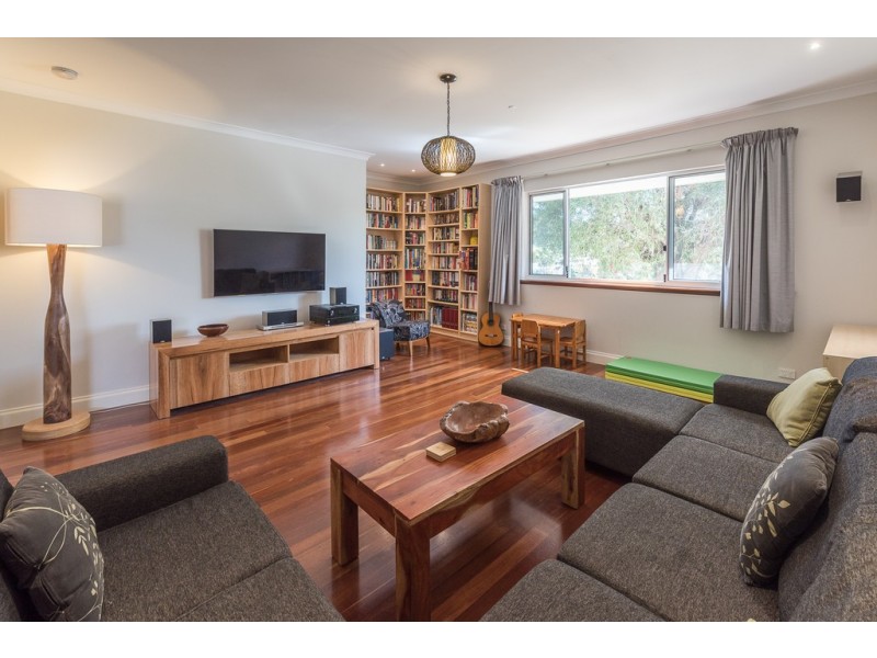 25 Treeby Street, Coolbellup WA 6163