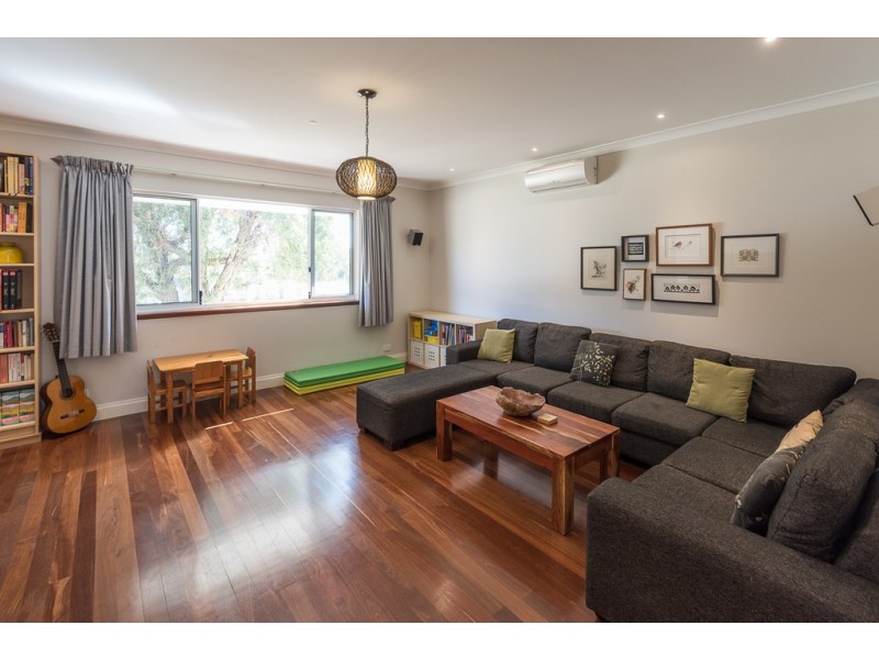 25 Treeby Street, Coolbellup WA 6163