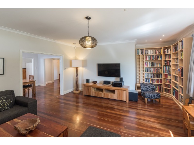 25 Treeby Street, Coolbellup WA 6163