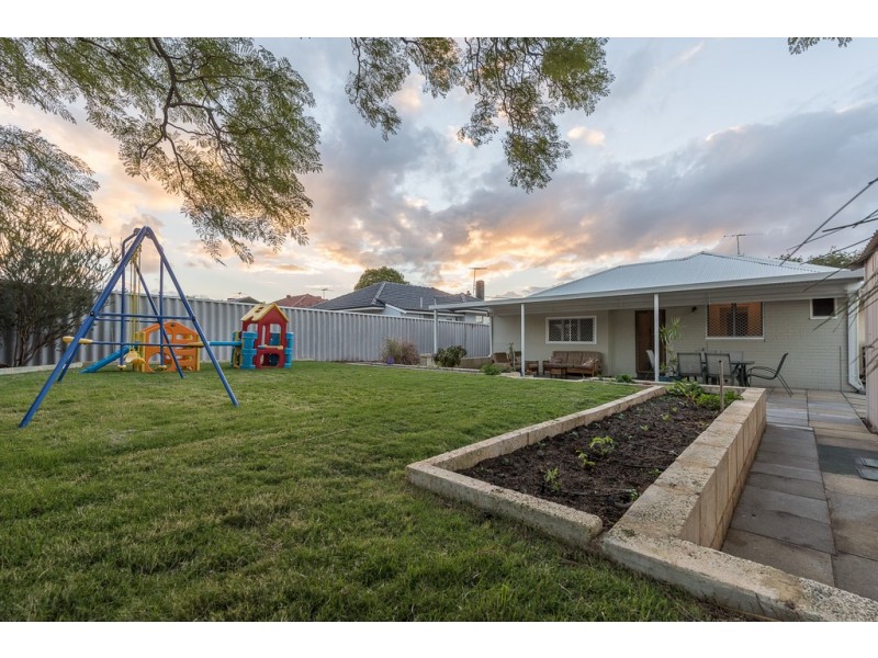 25 Treeby Street, Coolbellup WA 6163