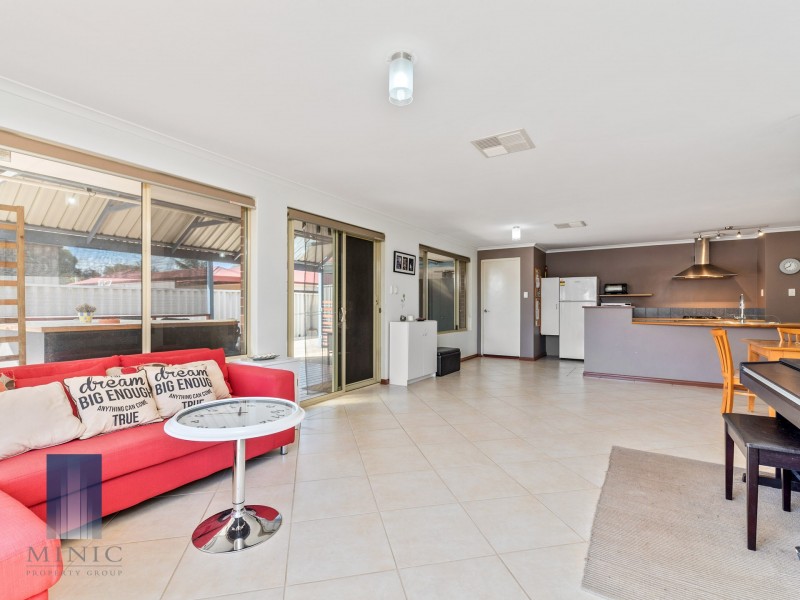 22 Cardiff Loop, Huntingdale WA 6110