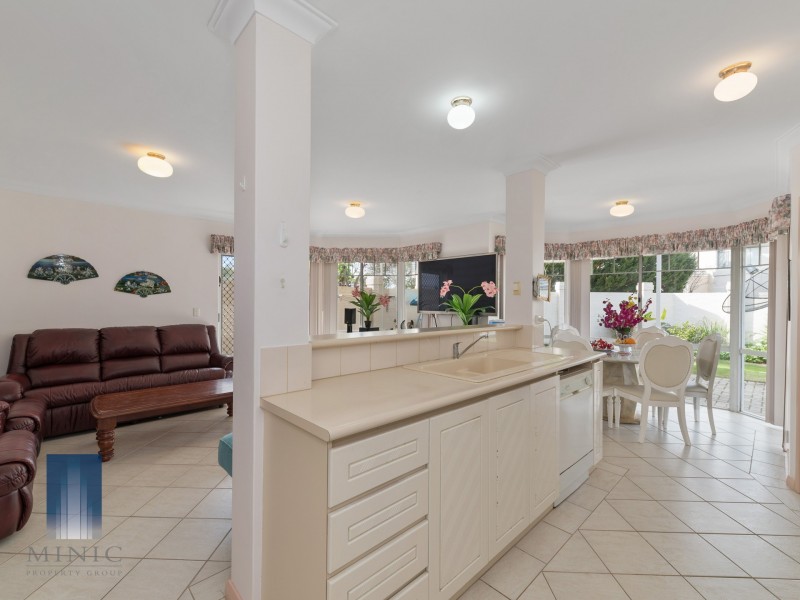 2/438 Riverton Drive East, Riverton WA 6148