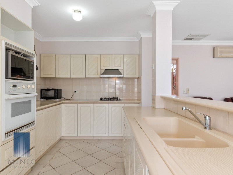 2/438 Riverton Drive East, Riverton WA 6148