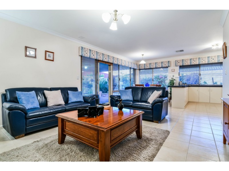 60 Salesian Court, Queens Park WA 6107