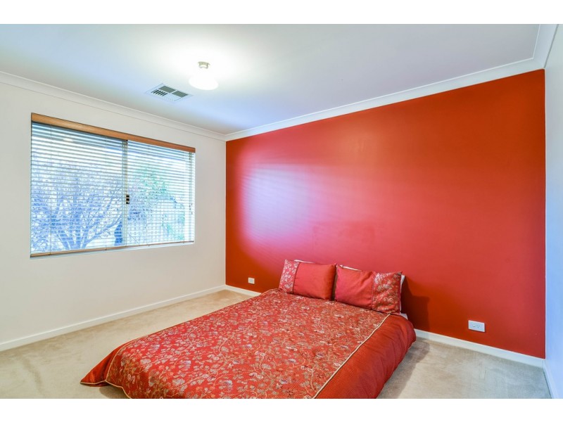 60 Salesian Court, Queens Park WA 6107