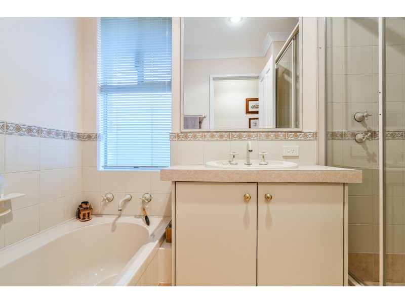 60 Salesian Court, Queens Park WA 6107