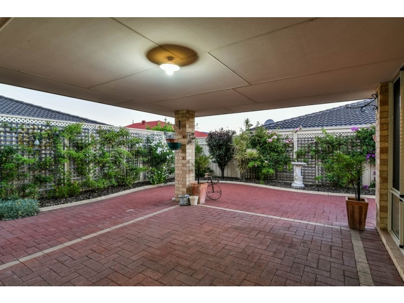 60 Salesian Court, Queens Park WA 6107