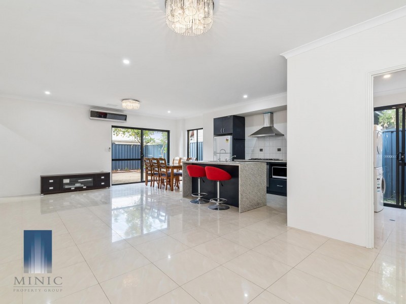 1/32 Cross Street, Queens Park WA 6107