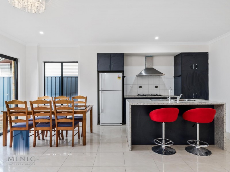 1/32 Cross Street, Queens Park WA 6107