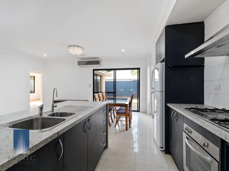 1/32 Cross Street, Queens Park WA 6107