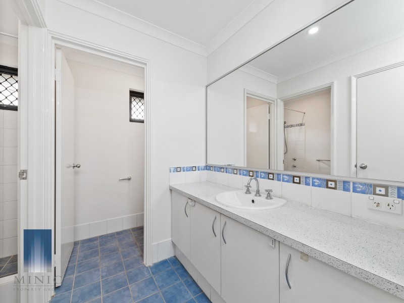 1/32 Cross Street, Queens Park WA 6107