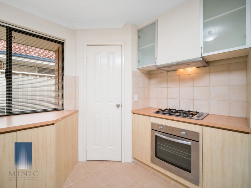 7 Darter Place, Queens Park WA 6107